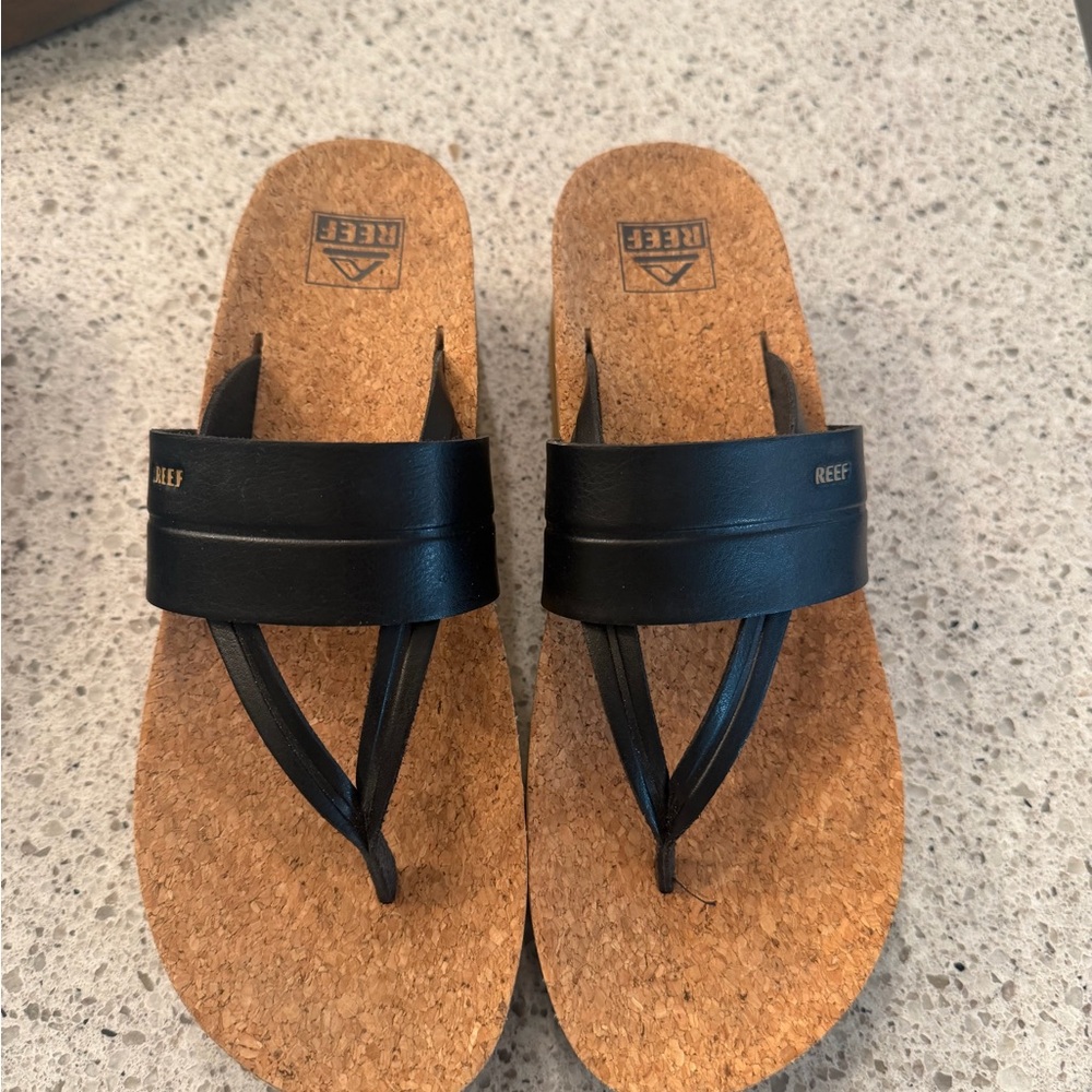NEW Reef Black and Tan Flip Flops